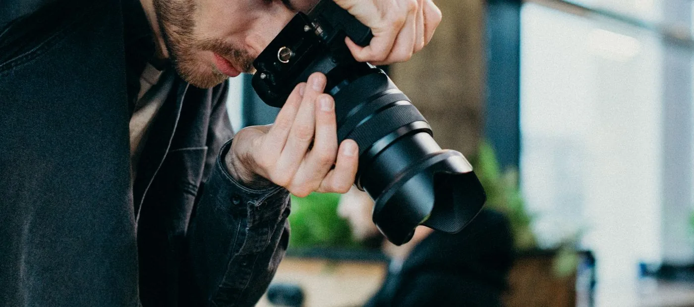 Evenlight Studio — quietly composing a frame during the day